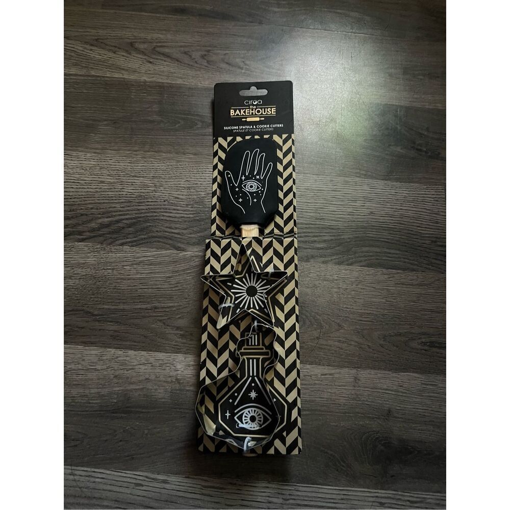 Ciroa The Bakehouse Spatula With Cookie Cutters Set NEW